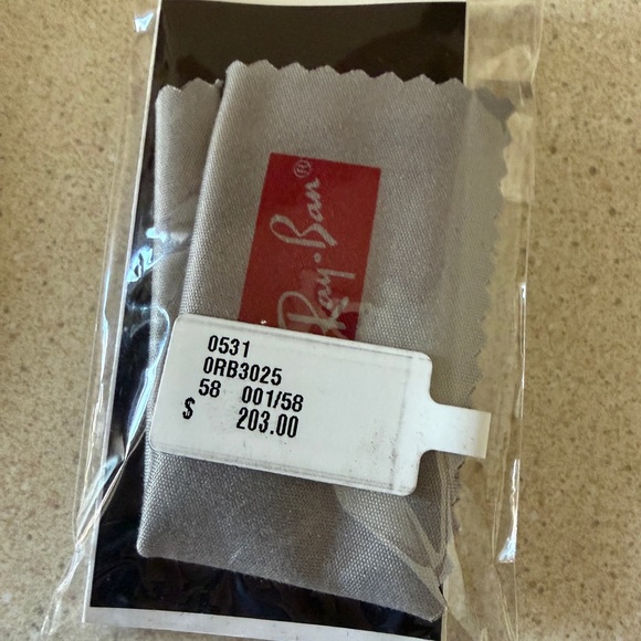 Ray-Ban Unisex Polarized Aviator Sunglasses - Picture 7 of 9